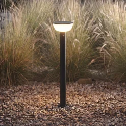 Lindby Obintu LED-aurinkokäytävävalaisin, musta, 63 cm, liiketunnistin