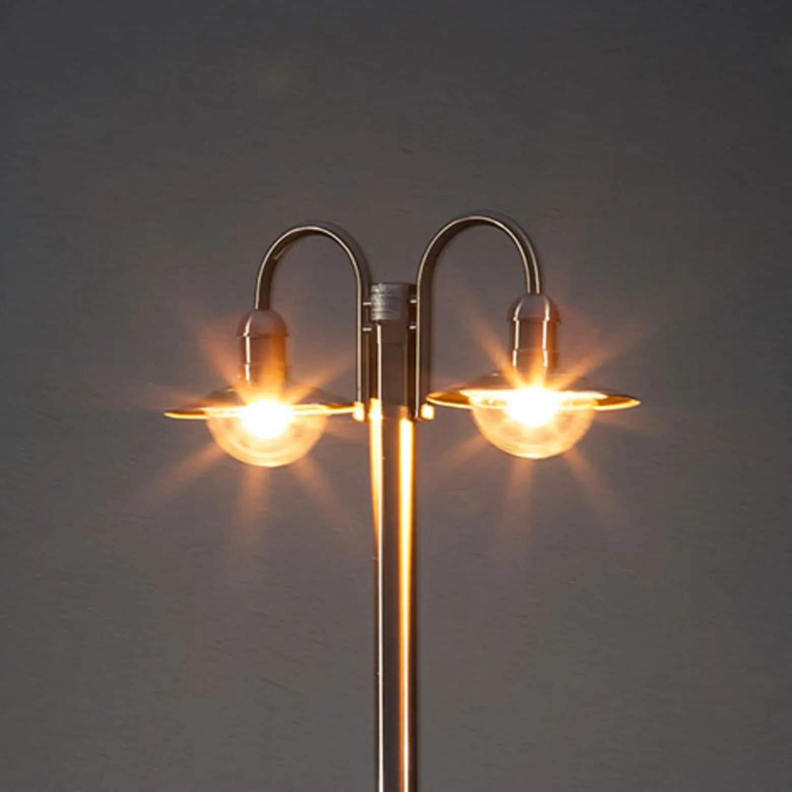 Lindby pylväsvalaisin Damion, 200 cm, 2-valoinen, E27, IP44