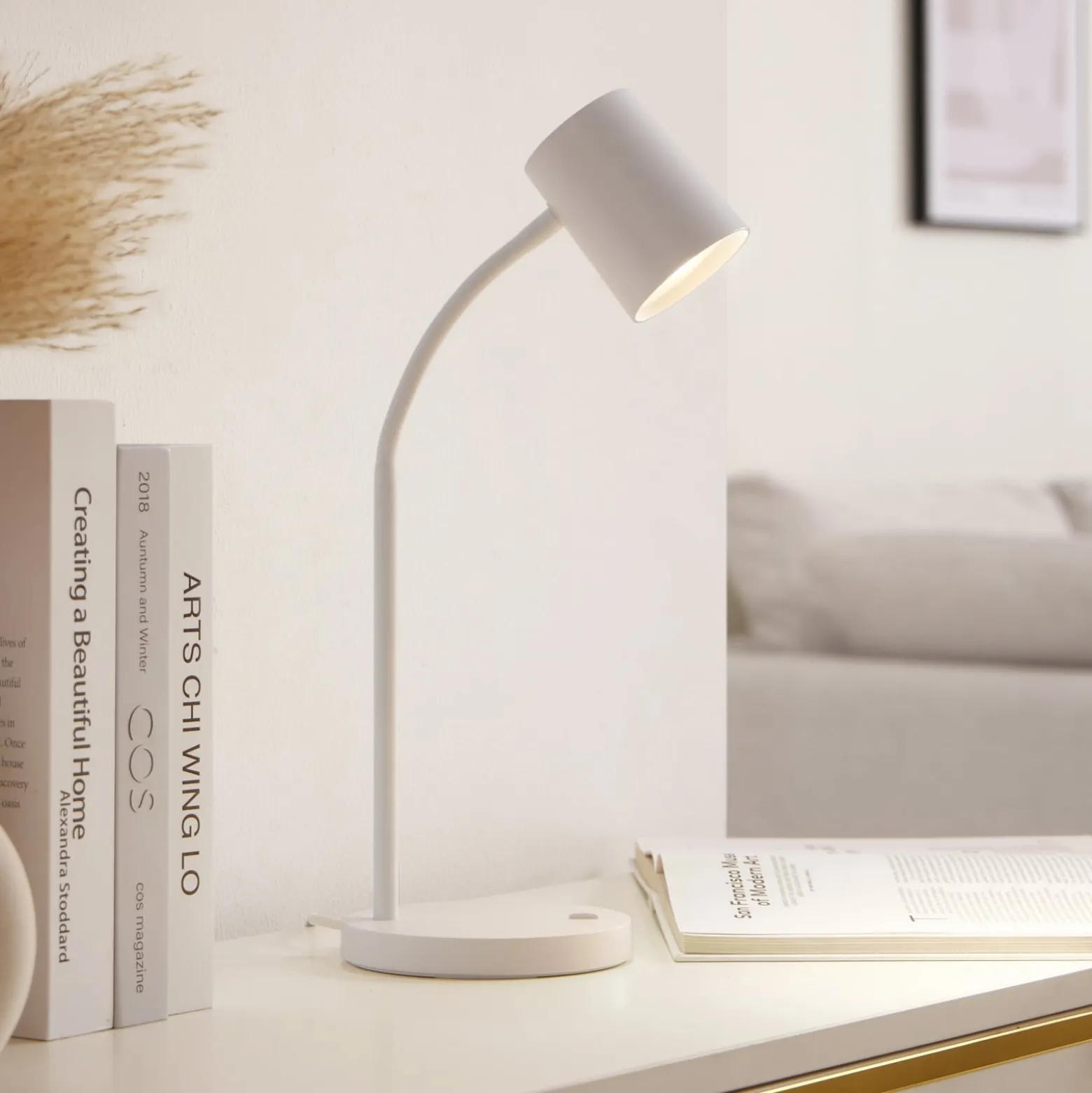 Lindby Radka pöytävalaisin, valkoinen, muovia, GU10, joustava varsi