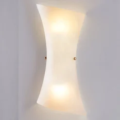 Lindby seinävalaisin Ebba, korkeus 39 cm, valkoinen alabasteri, lasia