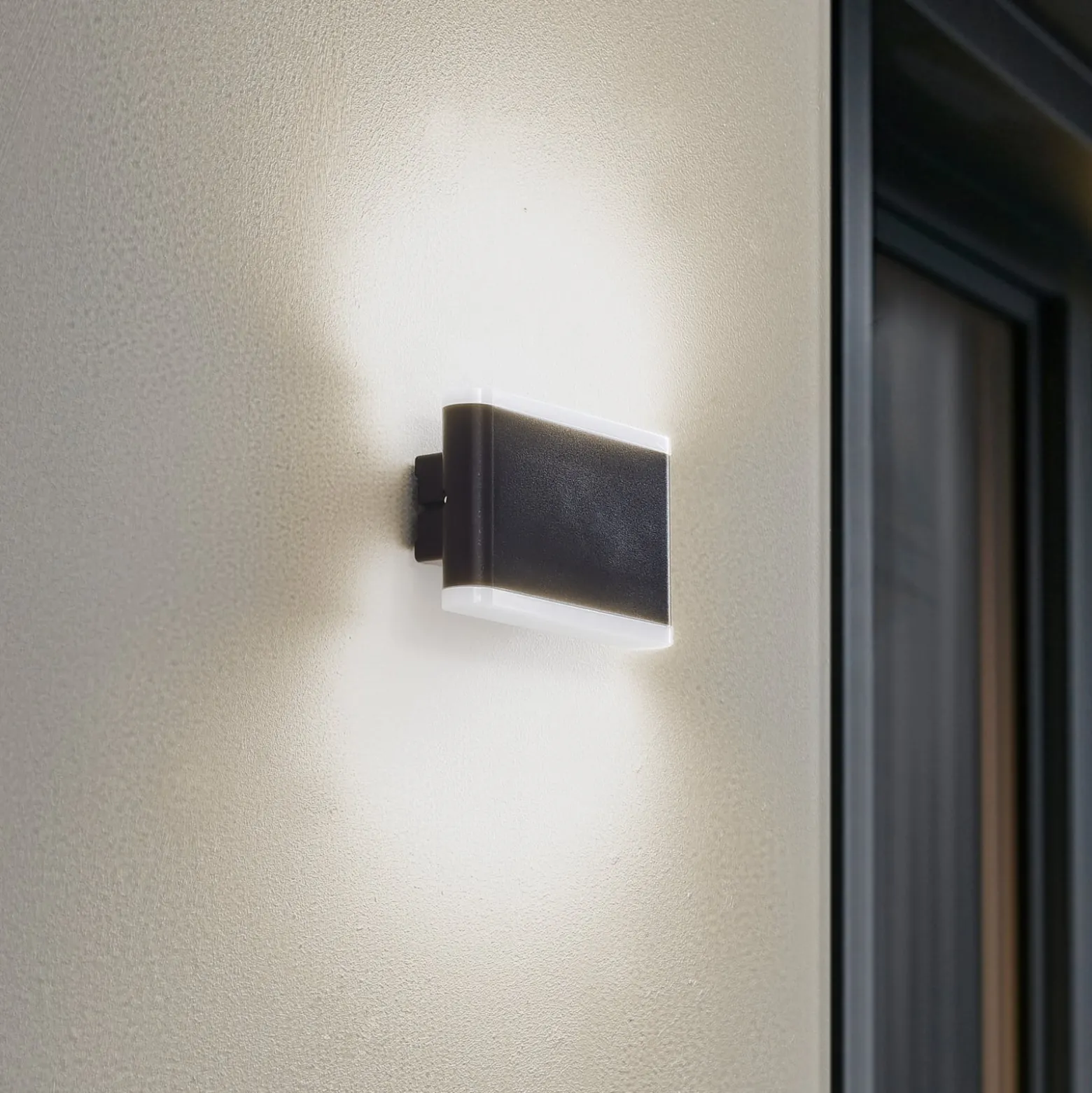 Lindby Smart LED-ulkoseinävalaisin Elvi, CCT, RGB, Tuya, IP54