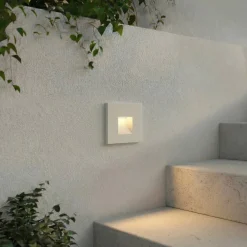 Lindby upotettava LED-seinävalaisin Alune, valkoinen, kulmikas, 8x8cm, IP65