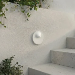 Lindby upotettava LED-seinävalaisin Alune, valkoinen, pyöreä, Ø 8 cm, IP65