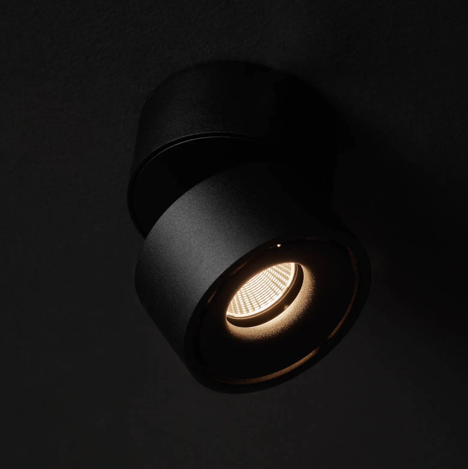 LOOM DESIGN Aim LED-kattovalaisin single flame musta