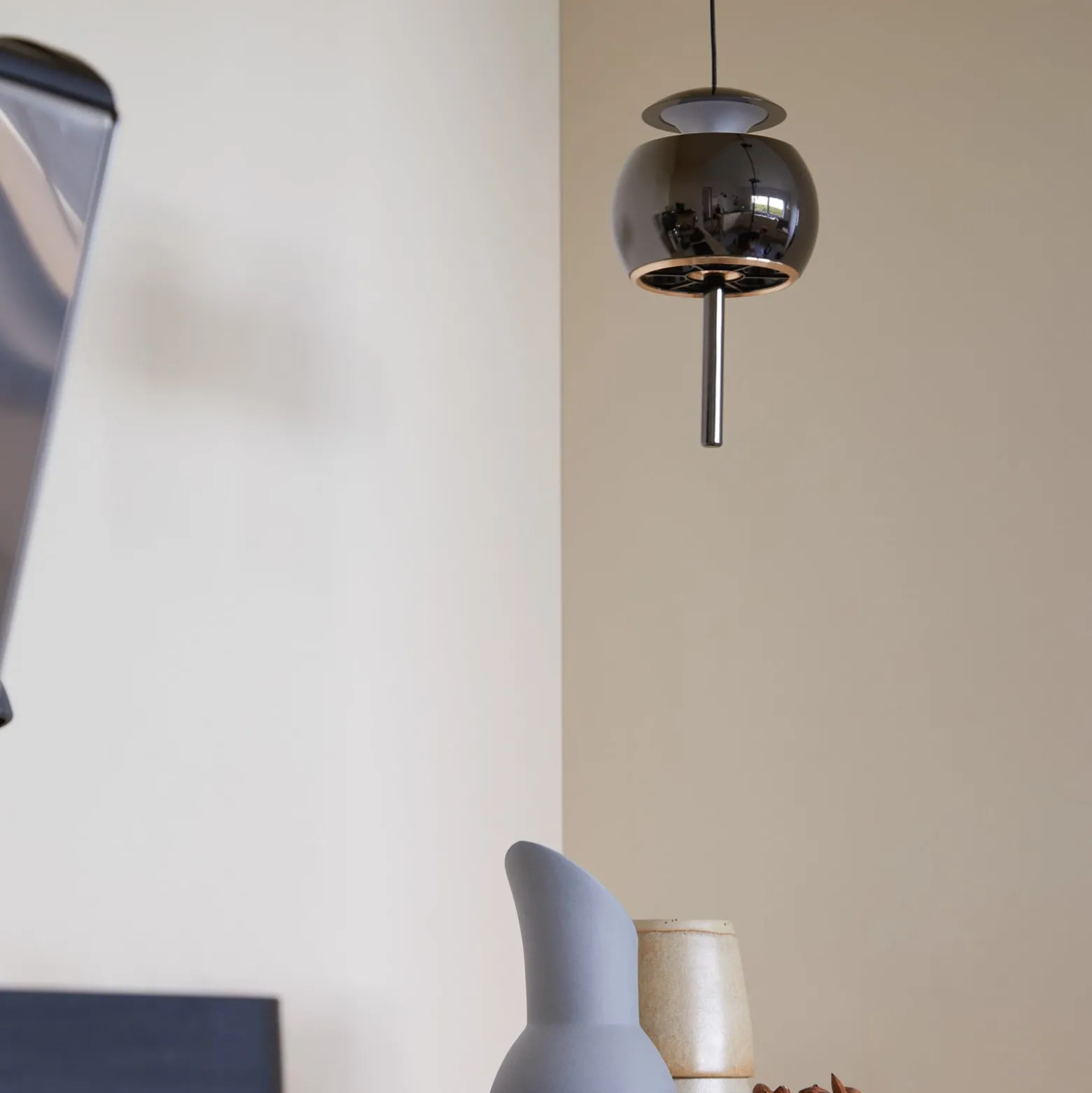 LOOM DESIGN LED-riippuvalaisin Parachute, musta Ø 9,6 cm alumiini