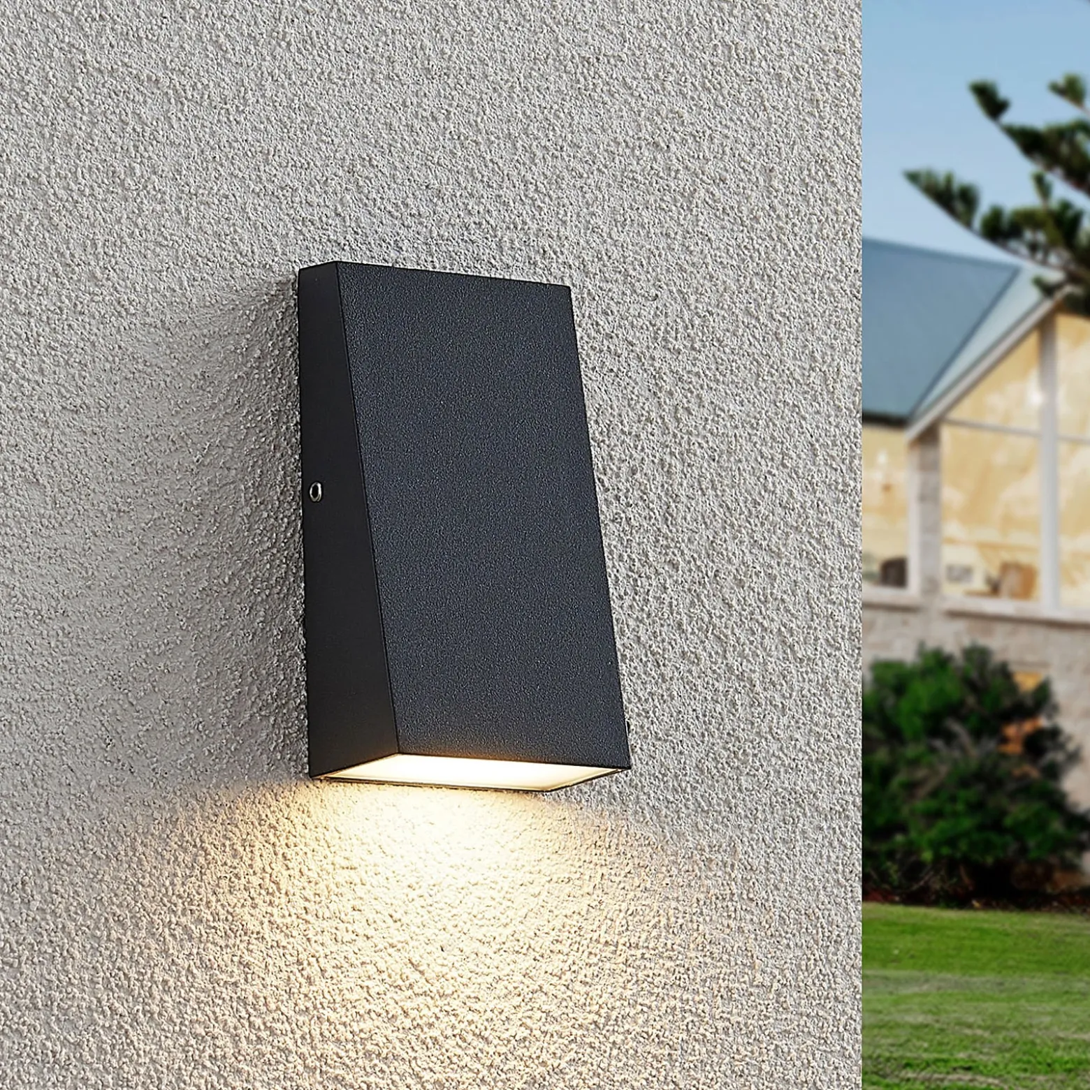 Lucande Adarey -LED-ulkoseinävalaisin, IP54