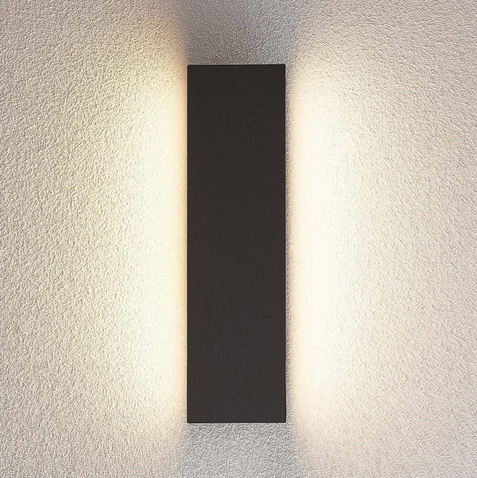 Lucande Aegisa -LED-ulkoseinälamppu, kulmikas
