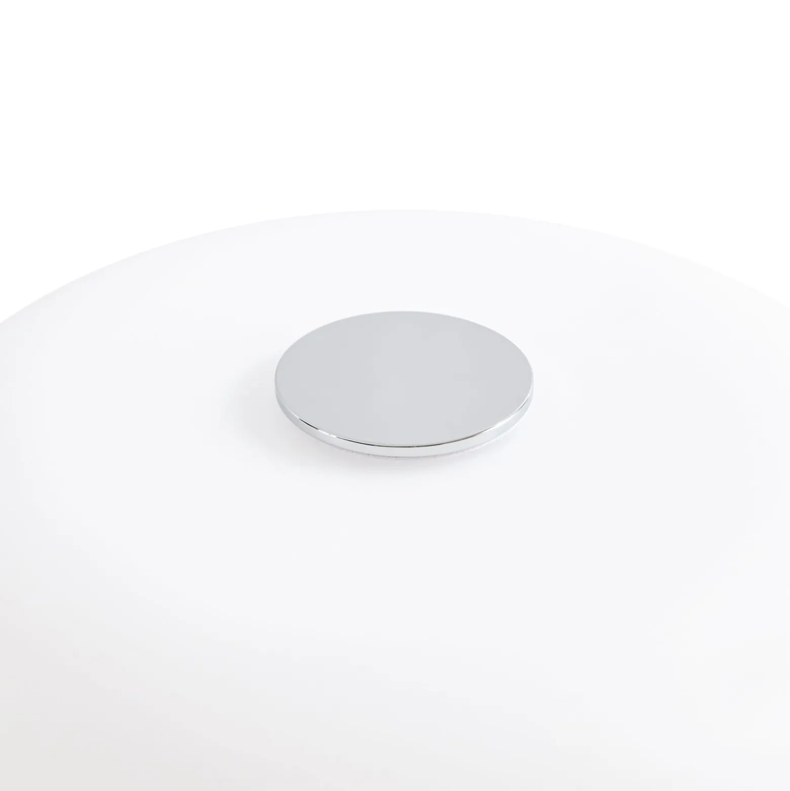 Lucande LED-akkukäyttöinen pöytävalaisin Anoria, kromi/valkoinen, lasi, IP44,