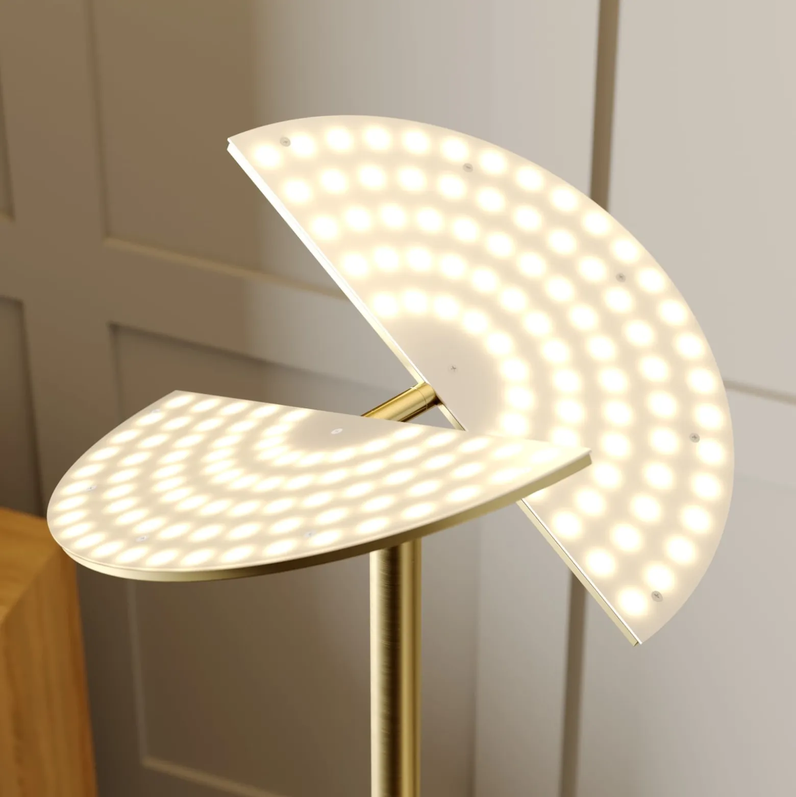 Lucande LED-lattiavalo Anniki, messinki, säädettävä, himmennettävä