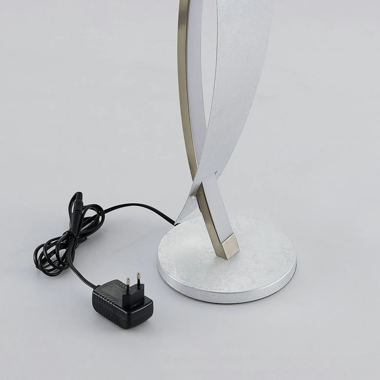 Lucande LED-pöytävalaisin Marija, hopeanvärinen, himmennettävä, 62 cm