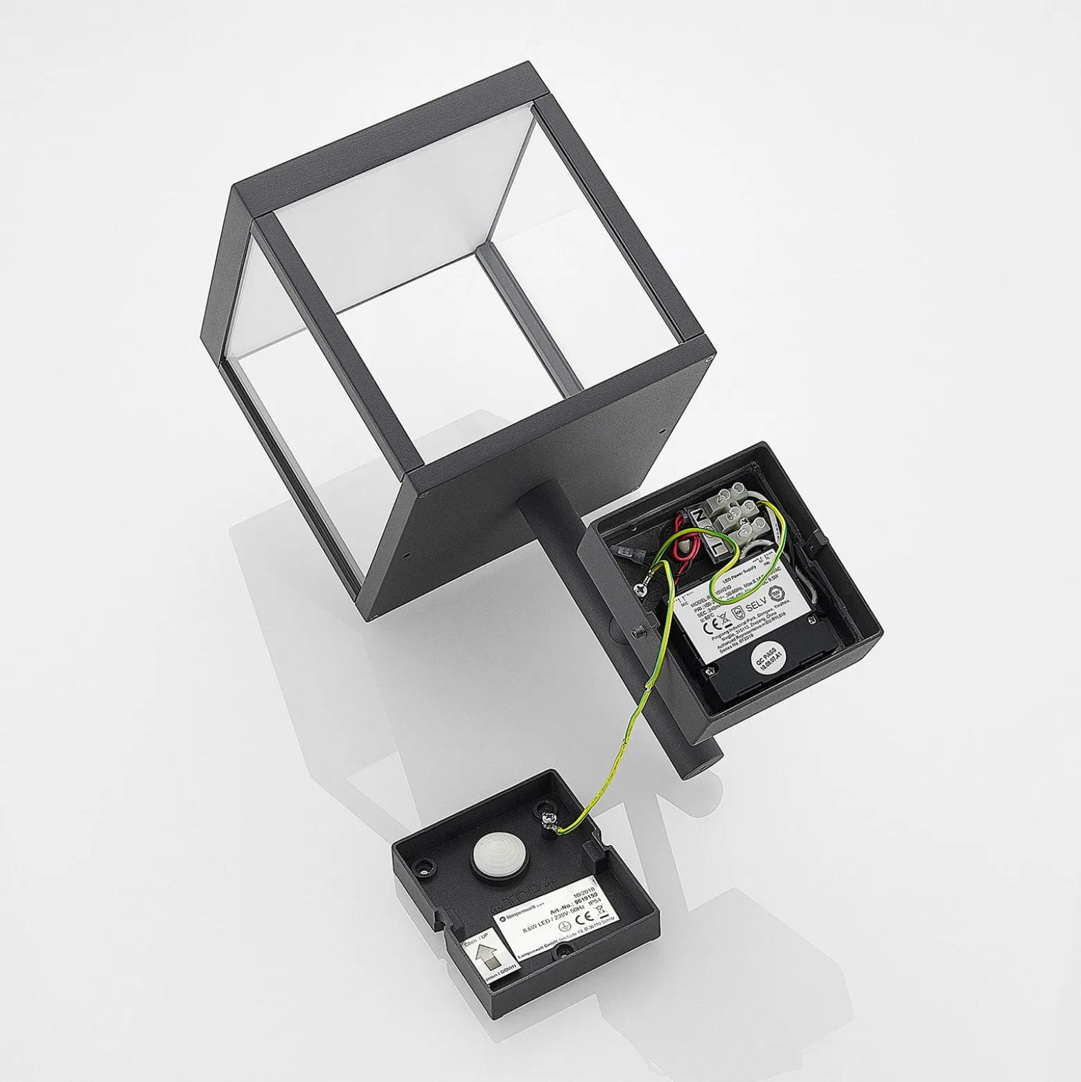 Lucande LED-seinävalaisin Cube, antrasiitti, lasi, 37cm, IP54