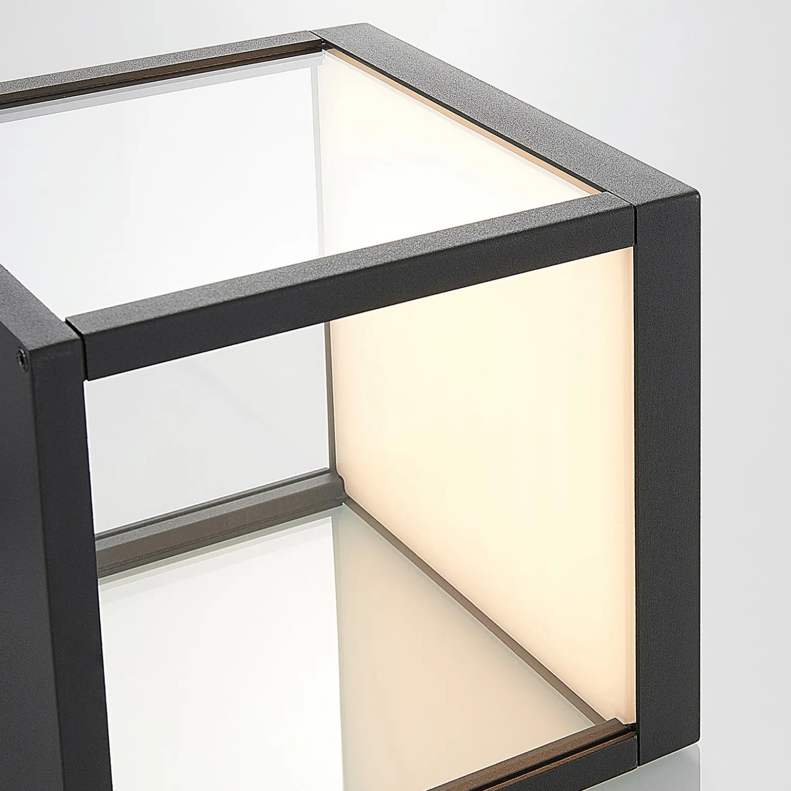 Lucande LED-seinävalaisin Cube, antrasiitti, lasi, 37cm, IP54