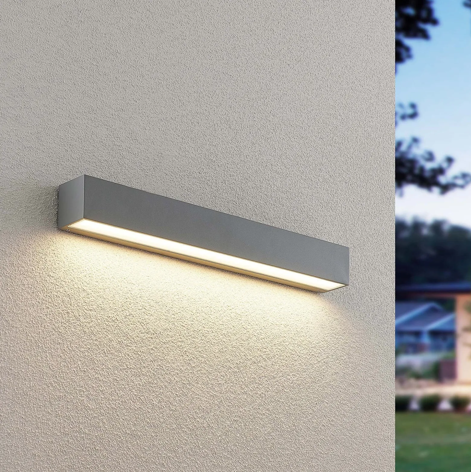 Lucande LED-ulkoseinälamppu Lengo, 50 cm, hopea, alas, 3 000 K