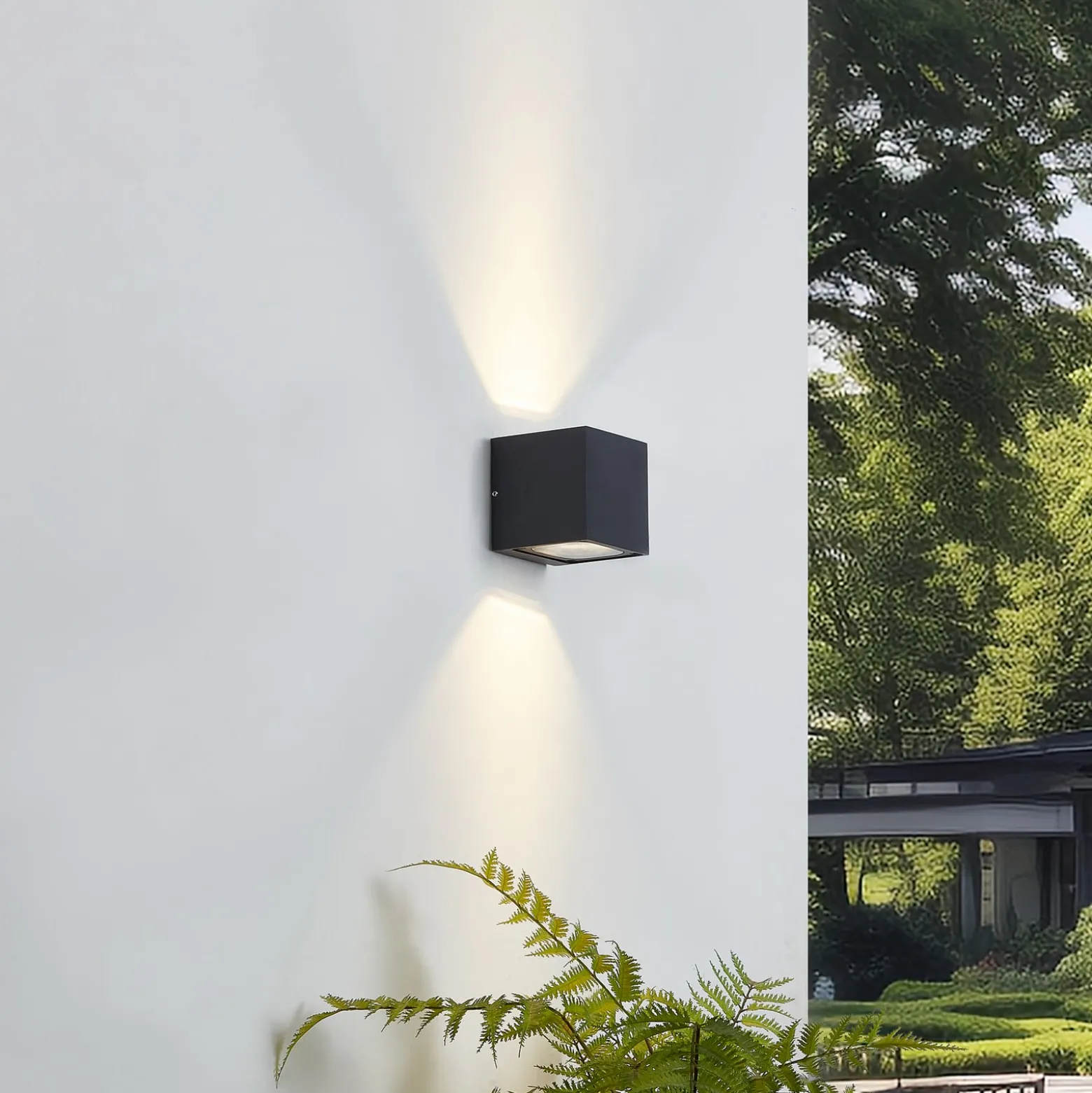 Lucande LED-ulkoseinävalaisin Merjem, 10 cm, ylös/alas, IP54