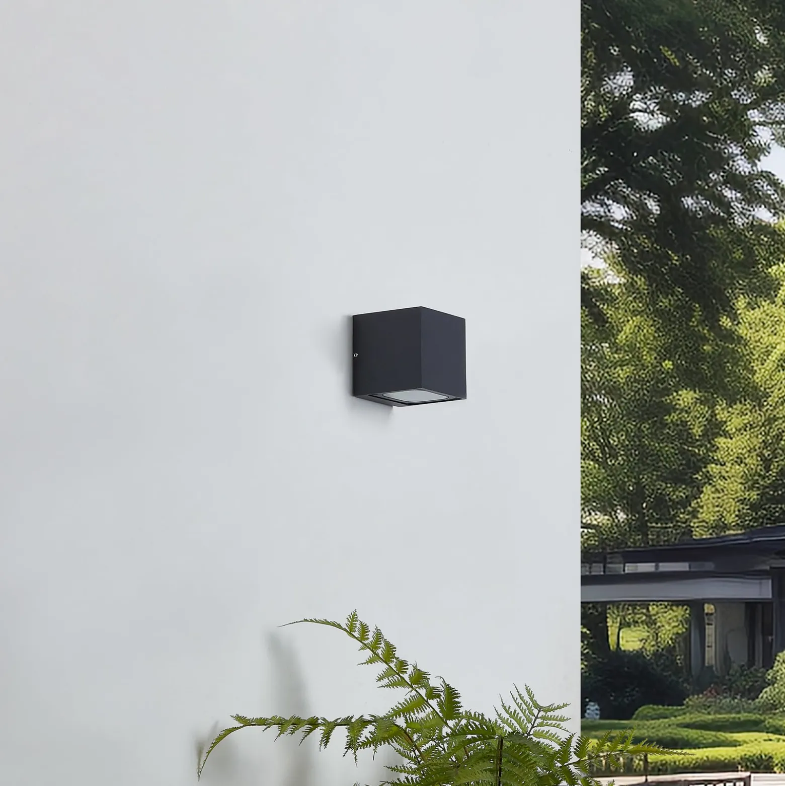 Lucande LED-ulkoseinävalaisin Merjem, 10 cm, ylös/alas, IP54