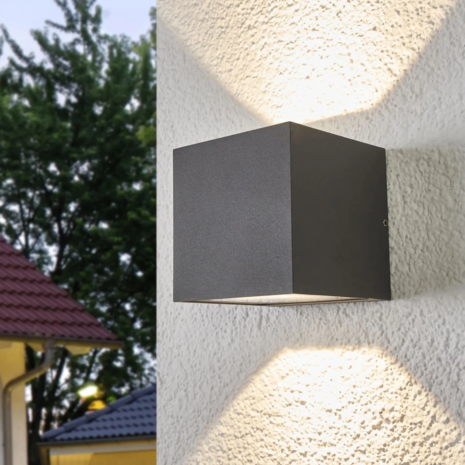 Lucande LED-ulkoseinävalaisin Merjem, 10 cm, ylös/alas, IP54