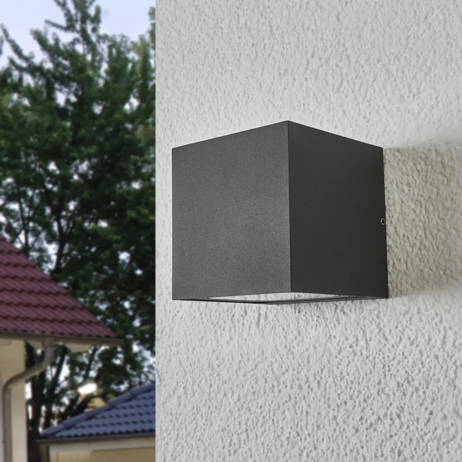 Lucande LED-ulkoseinävalaisin Merjem, 10 cm, ylös/alas, IP54