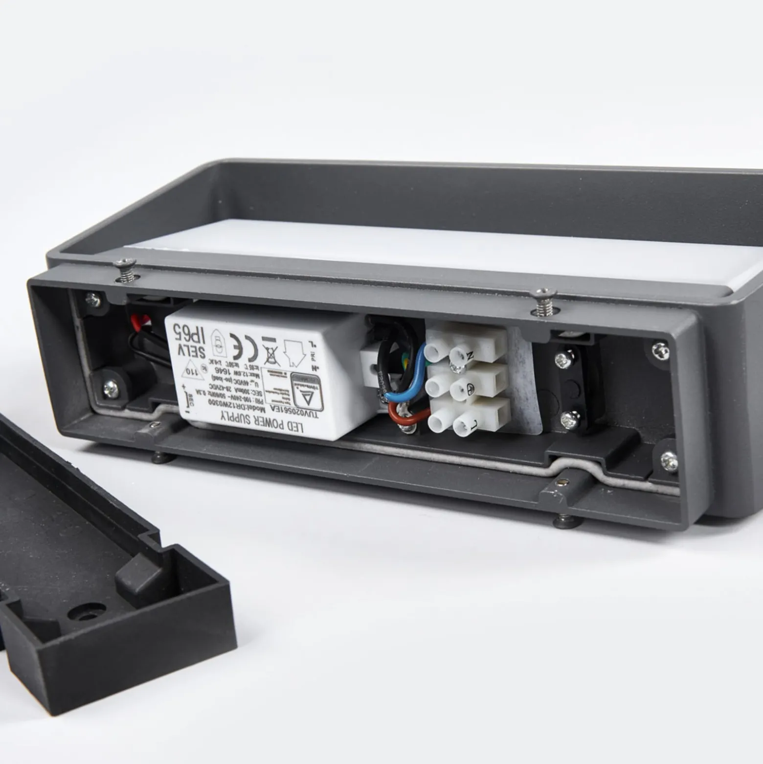 Lucande LED-ulkoseinävalaisin Midvig, tummanharmaa, kulmikas, IP65