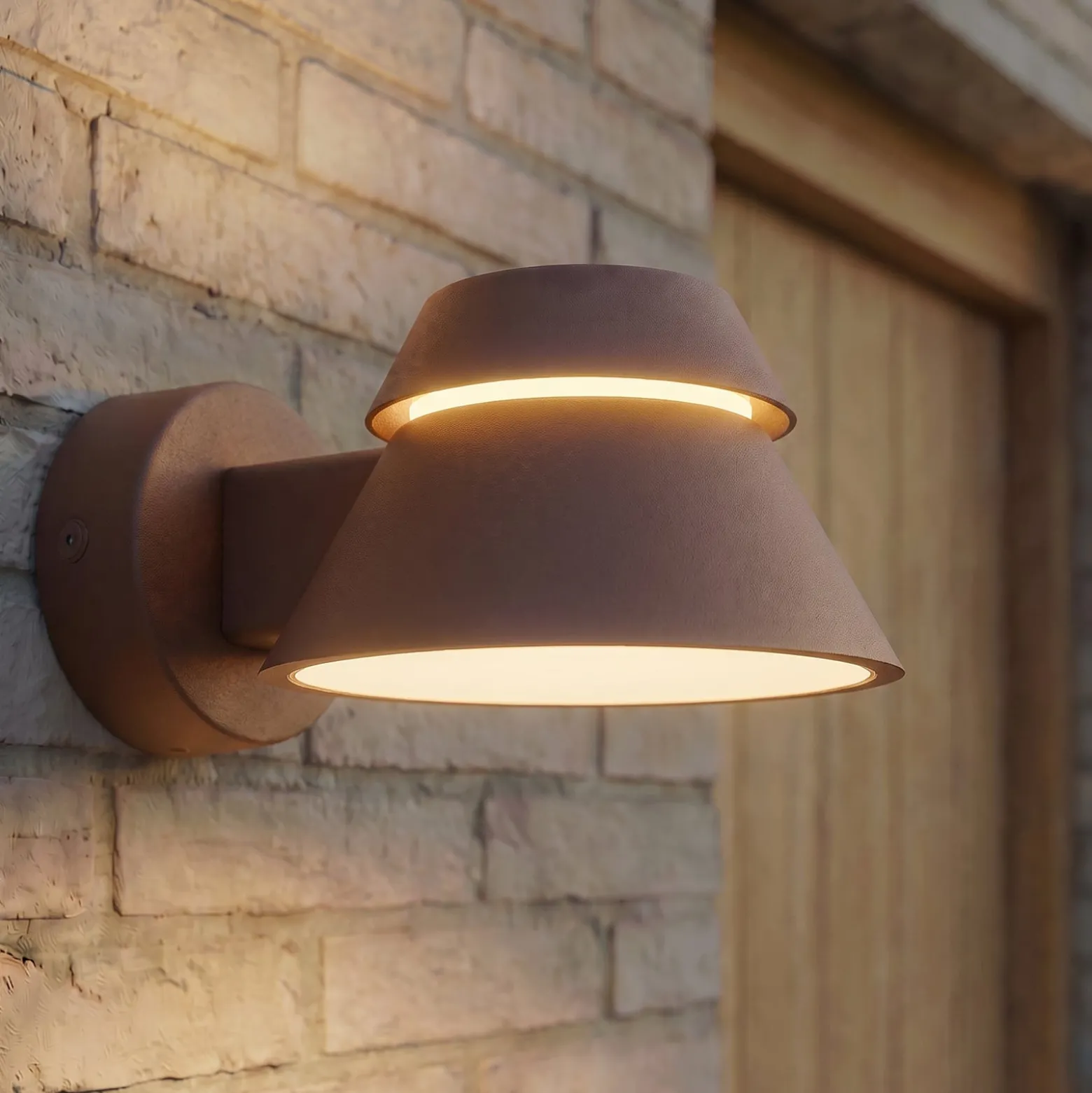 Lucande LED-ulkoseinävalaisin Moena, ruskea, metalli, IP44