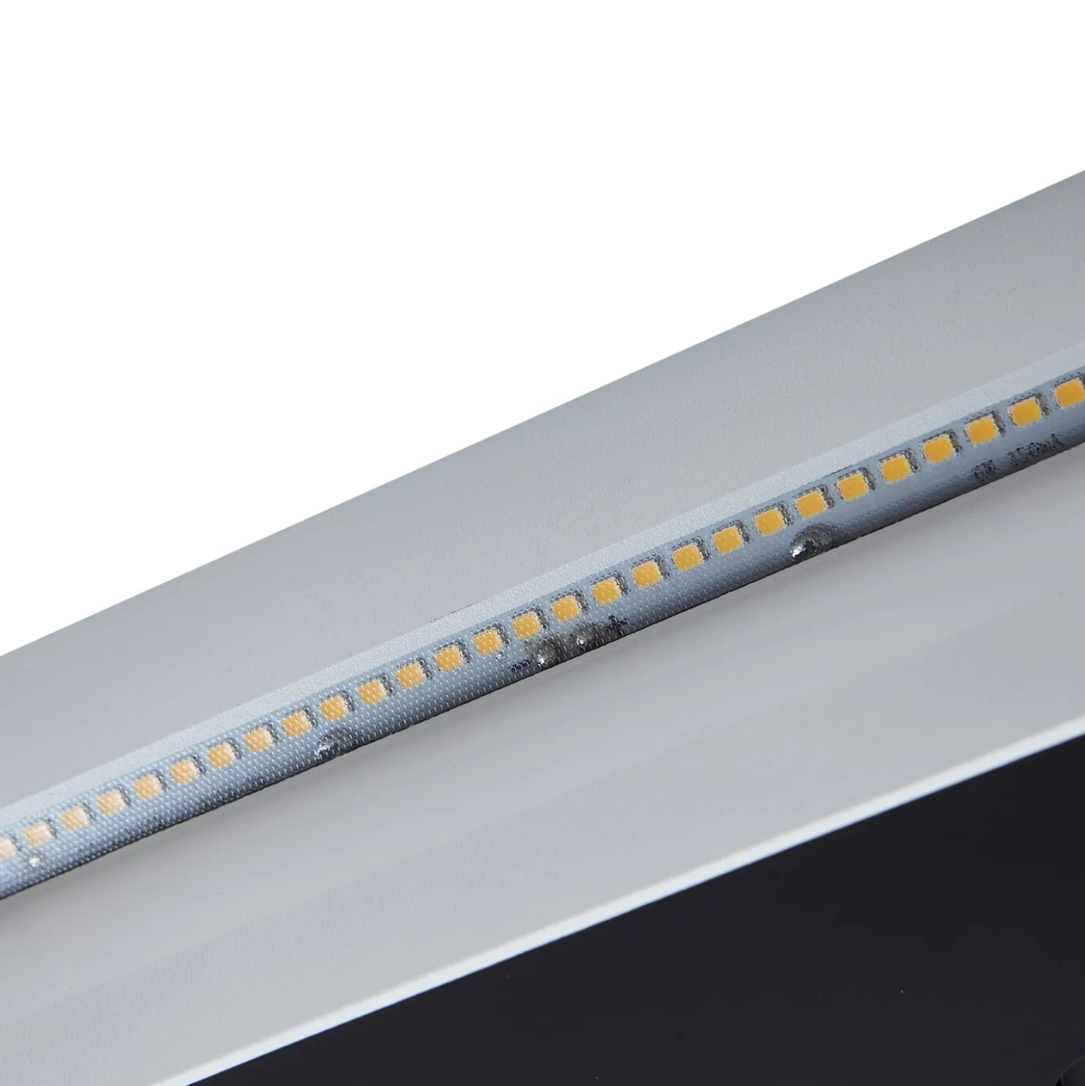 Lucande LED upotettava seinävalaisin Loya, 23 x 8 cm, valkoinen, IP54