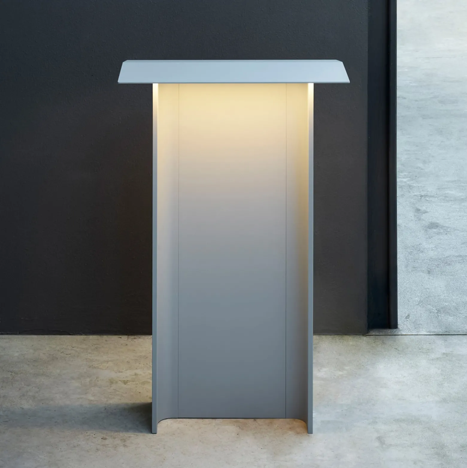 Luceplan Fienile-LED-pylväsvalo 72cm vaaleanharmaa