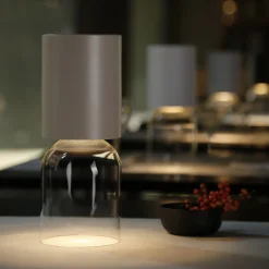 Luceplan Nui Mini -pöytälamppu, akku IP54 hiekka