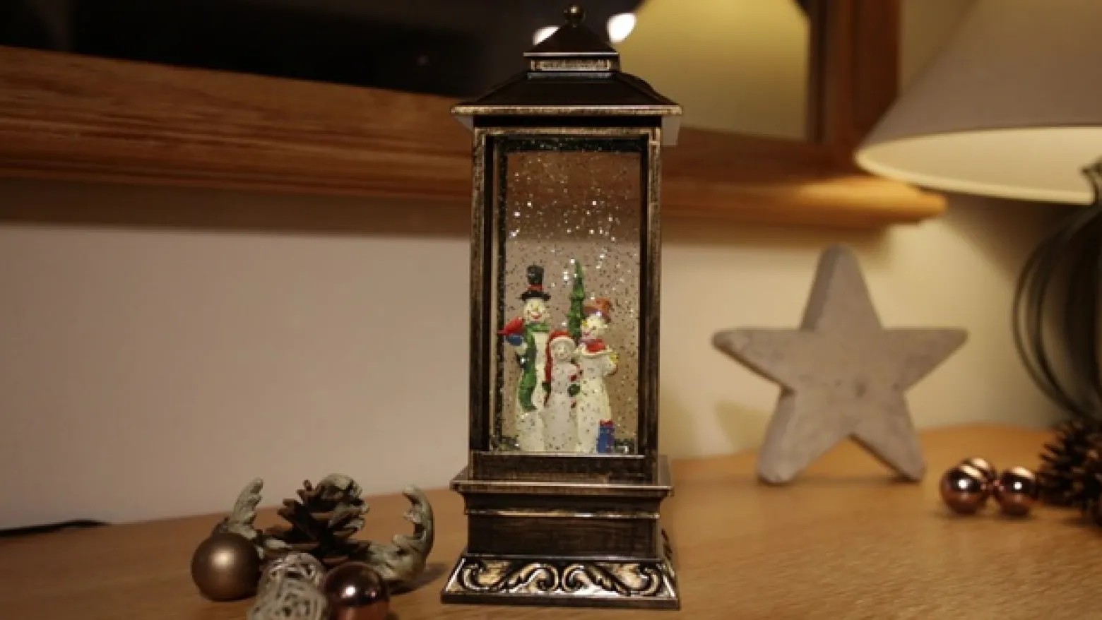 Lumiukkolyhty LED vesitäyttö paristokäyttöinen