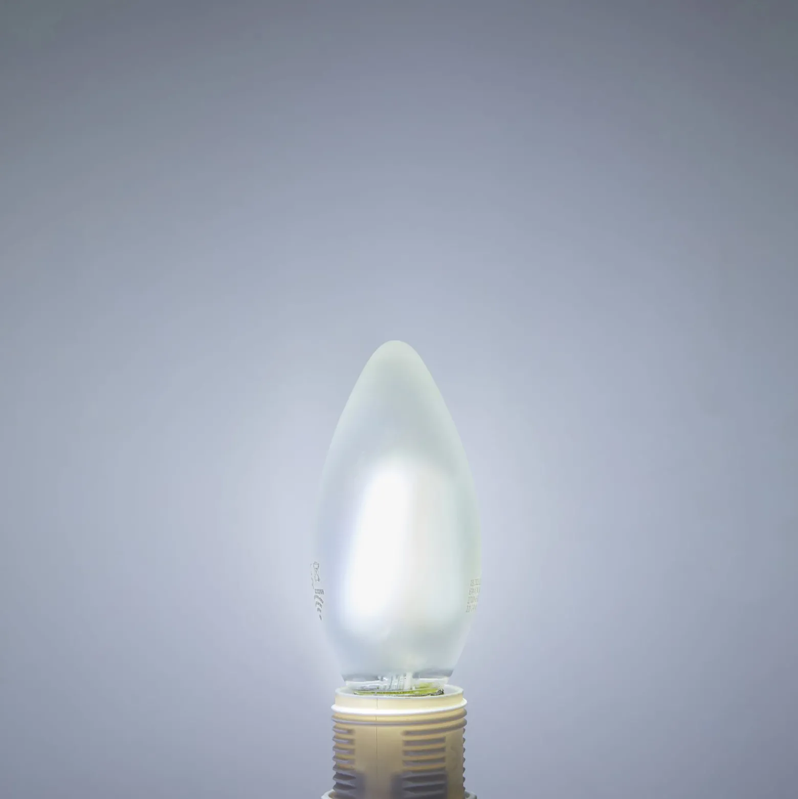 LUUMR Smart LED-kynttilälamppu E14 4,2 W matt CCT Tuya WLAN