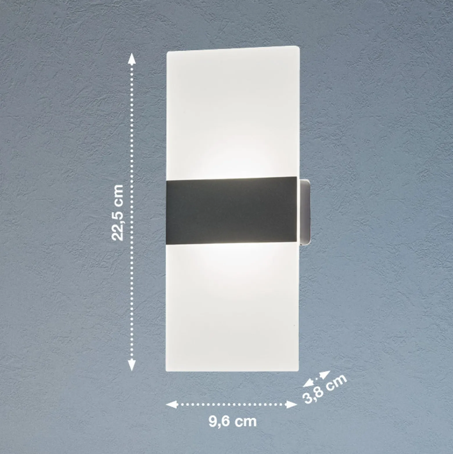 Magnetics LED-ladattava seinävalaisin, musta, 22,5 cm korkea