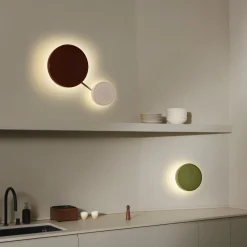 MARSET LED-seinävalaisin Caramel, opaali, Ø 22 cm, TRIAC, lasi