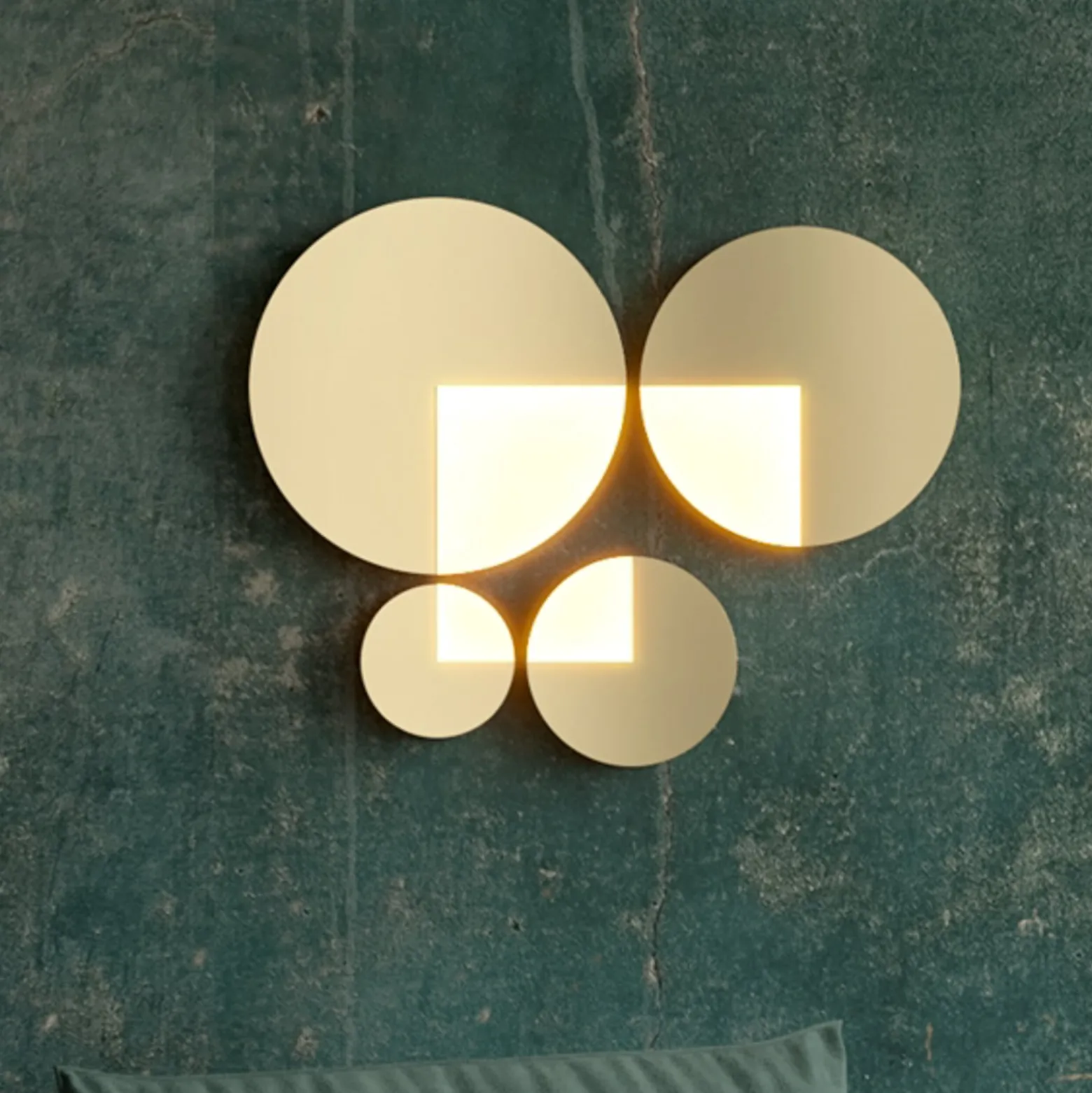 Maytoni Jupiter LED-seinävalaisin, kultainen, Ø 38.1cm