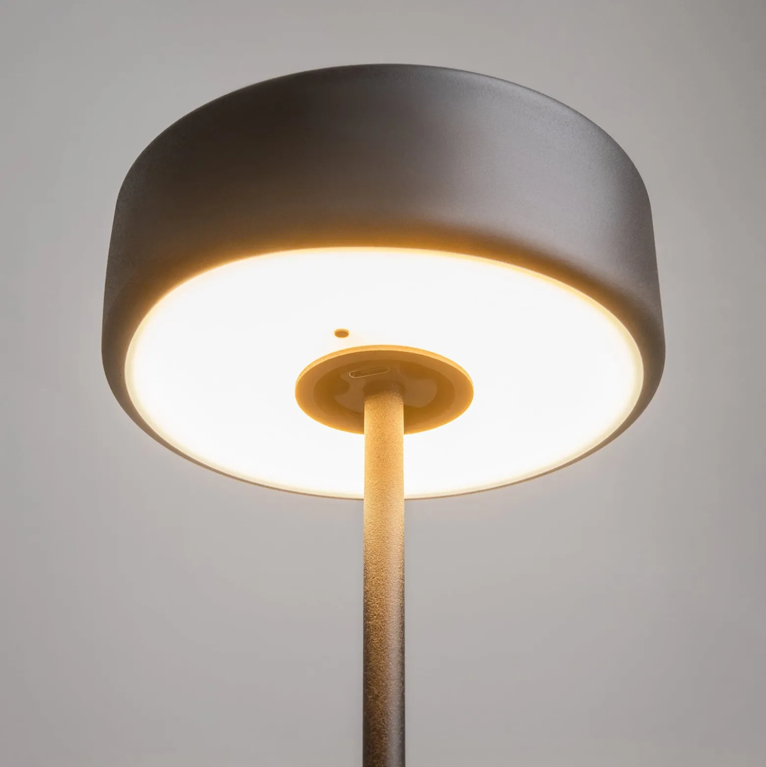 Maytoni ladattava LED-pöytävalaisin AI Collaboration, alumiini, musta