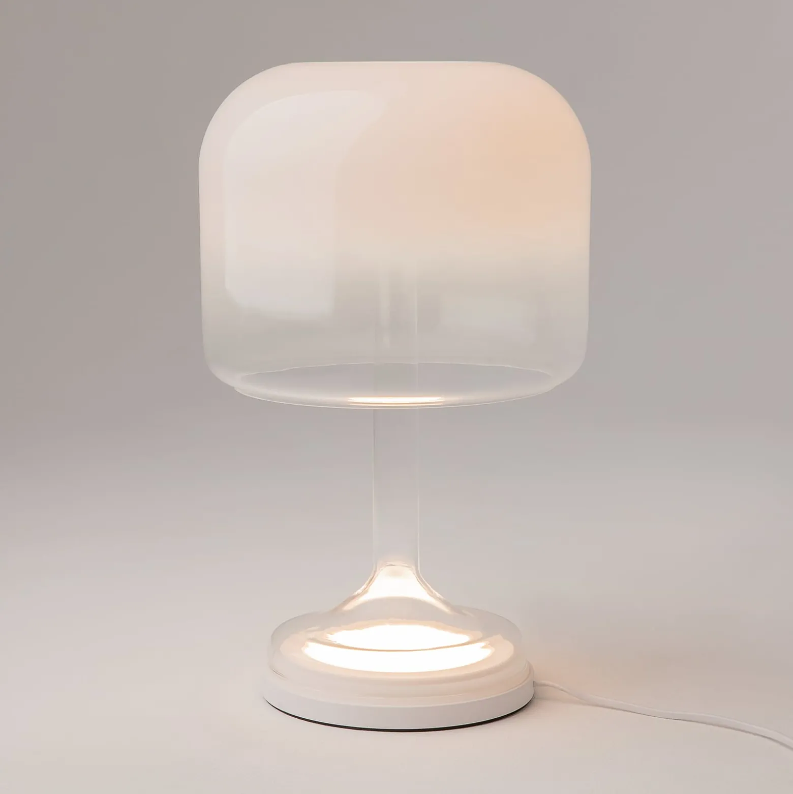 Maytoni LED-pöytävalaisin Spirito, valkoinen, lasi, korkeus 42 cm