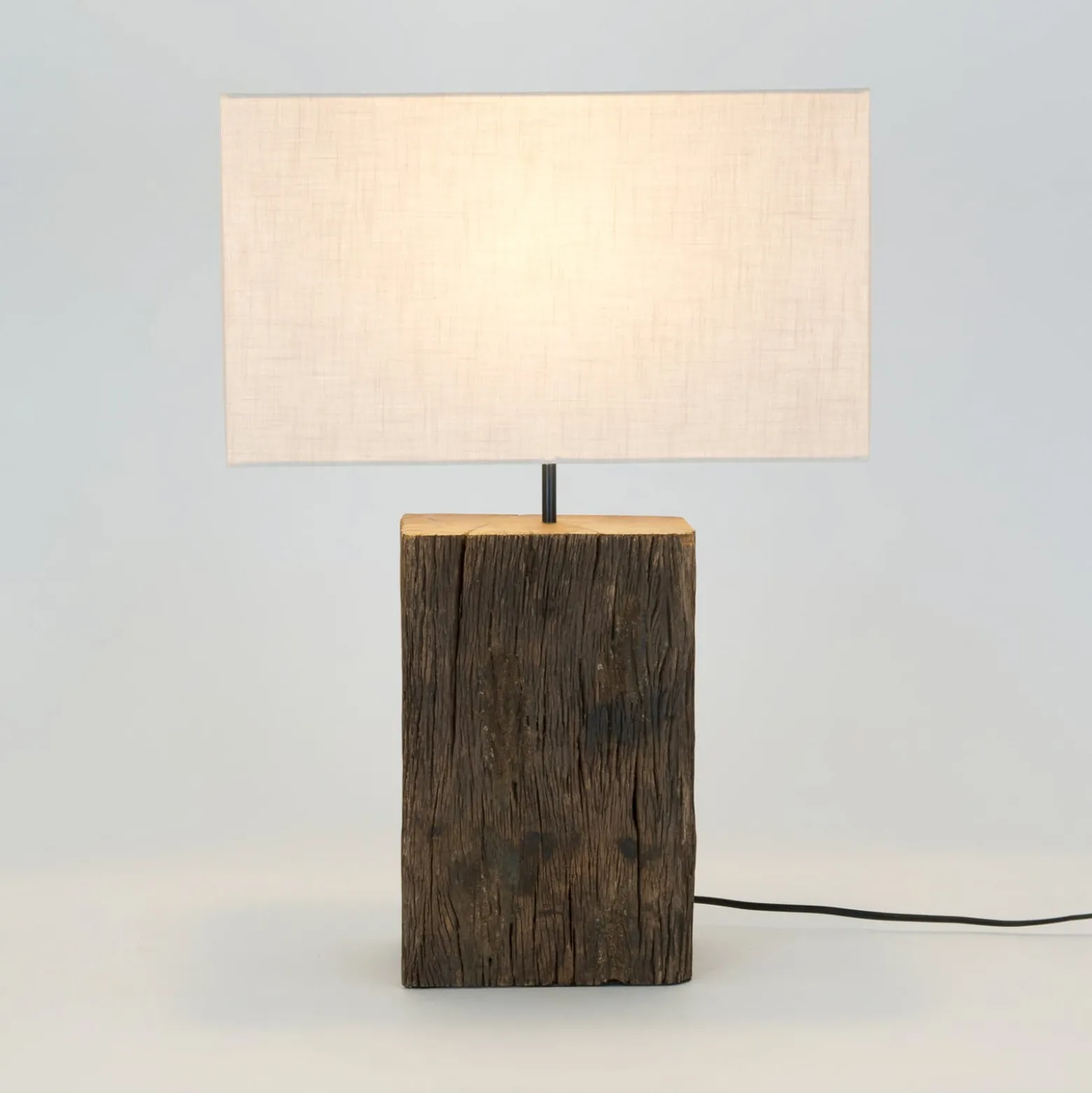 Montecristo pöytävalaisin, puunvärinen/beige, korkeus 59 cm, puu
