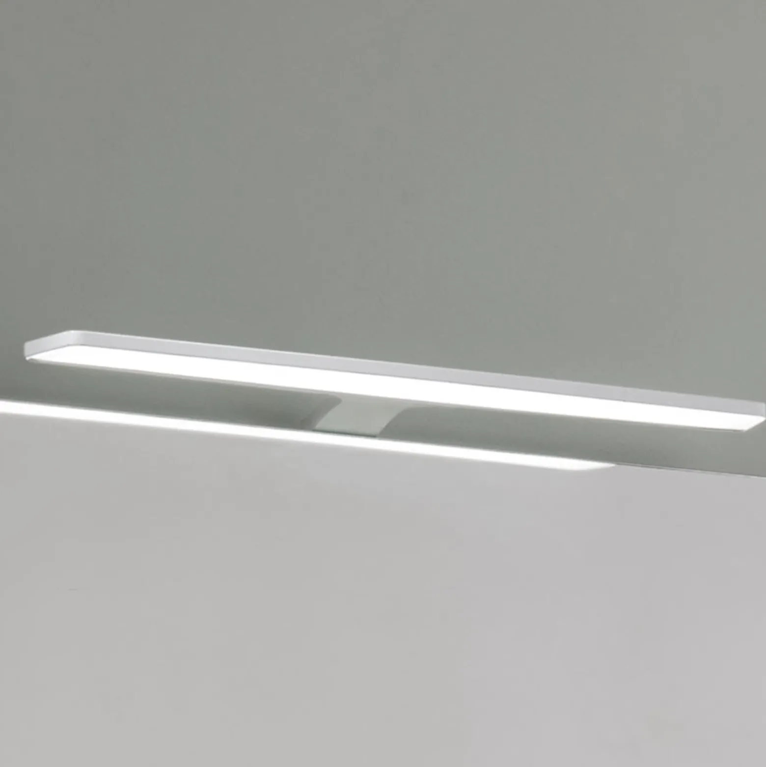 Nayra – valkoinen LED-peilivalaisin