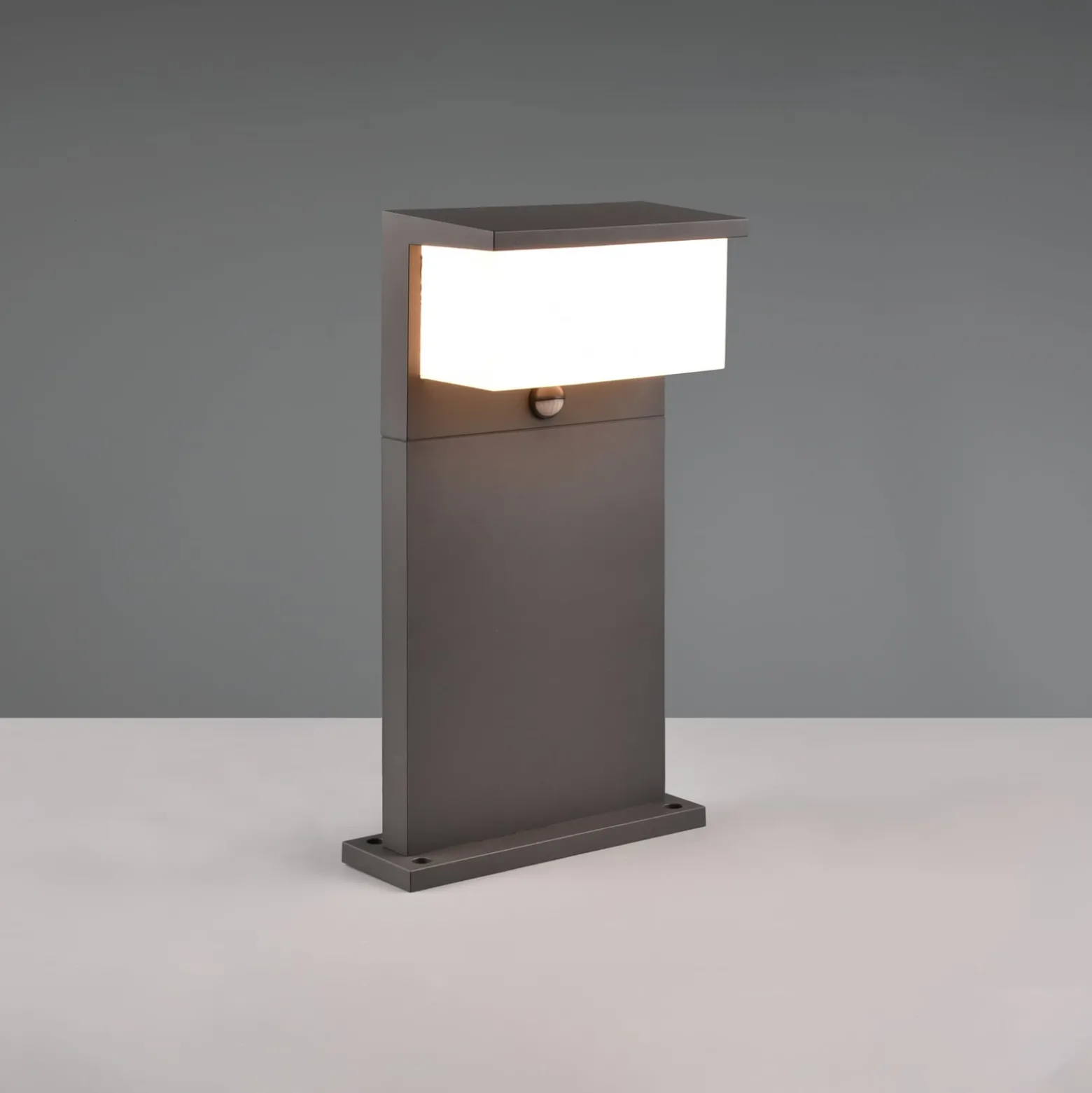 Nestos LED jalustavalaisin liiketunnistimella, IP54