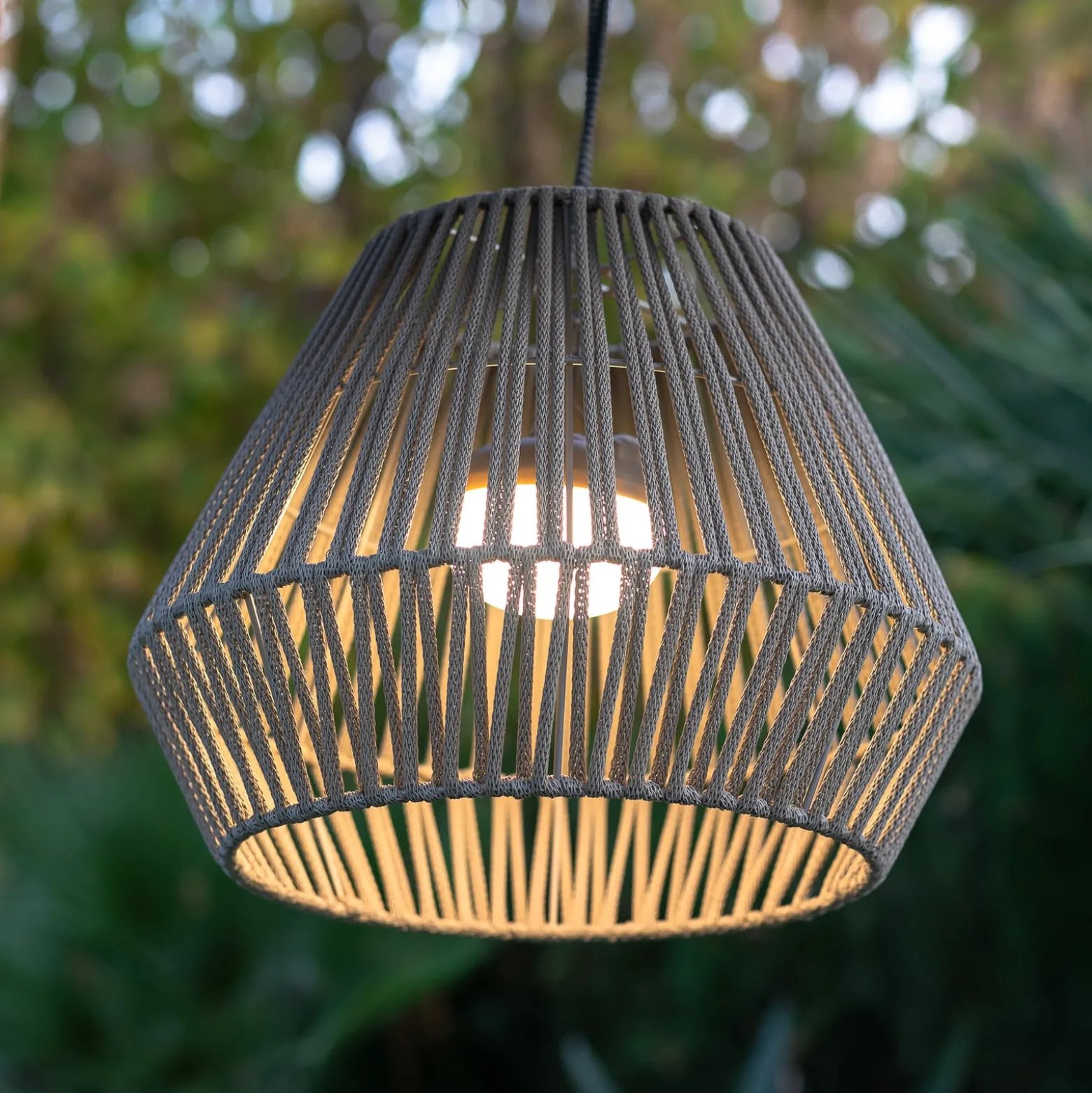 Newgarden Conta LED-riippuvalaisin, ladattava, taupe