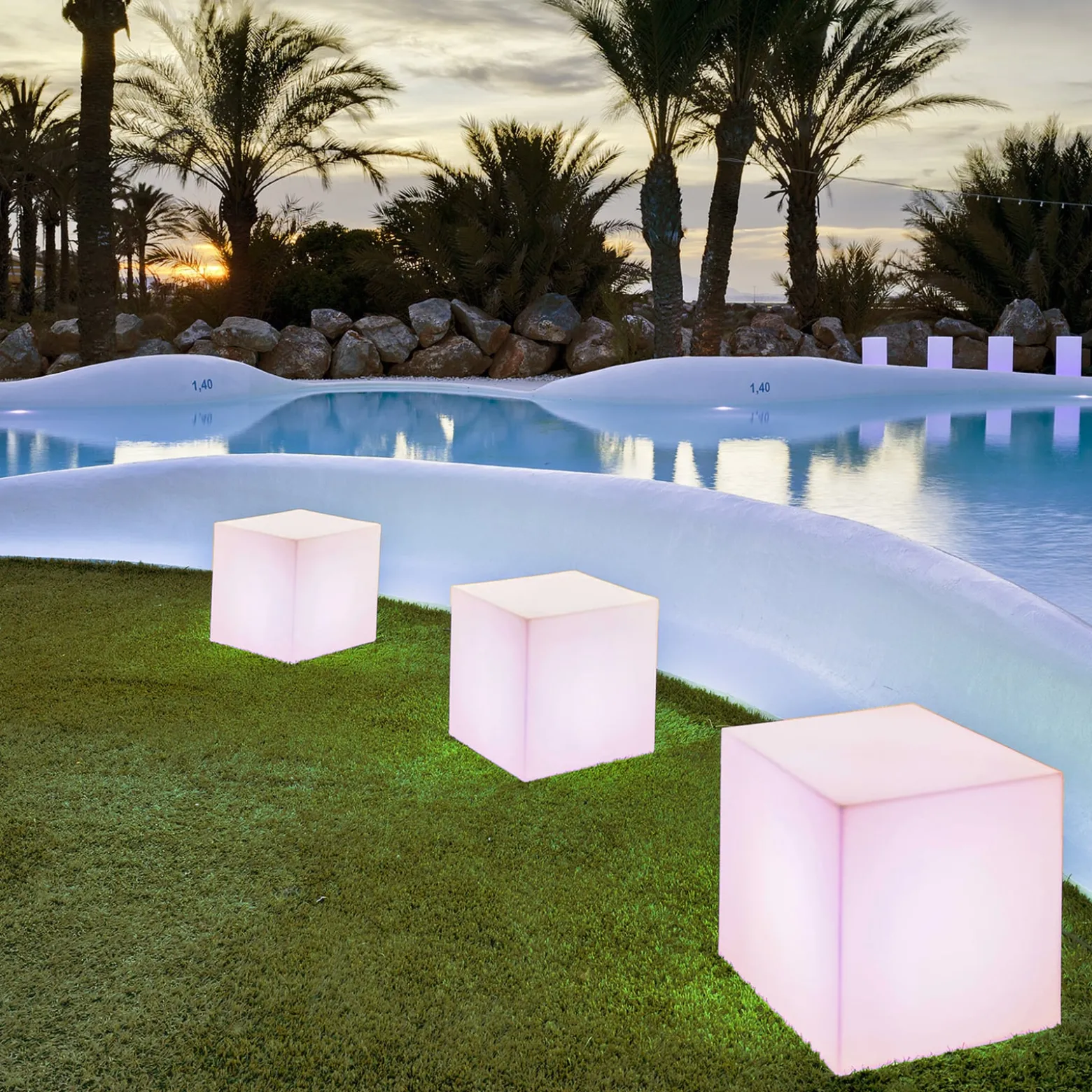 Newgarden Cuby LED-aurinkovalaisin, 40 x 40 cm, Newgarden Cuby, 40 x 40 cm