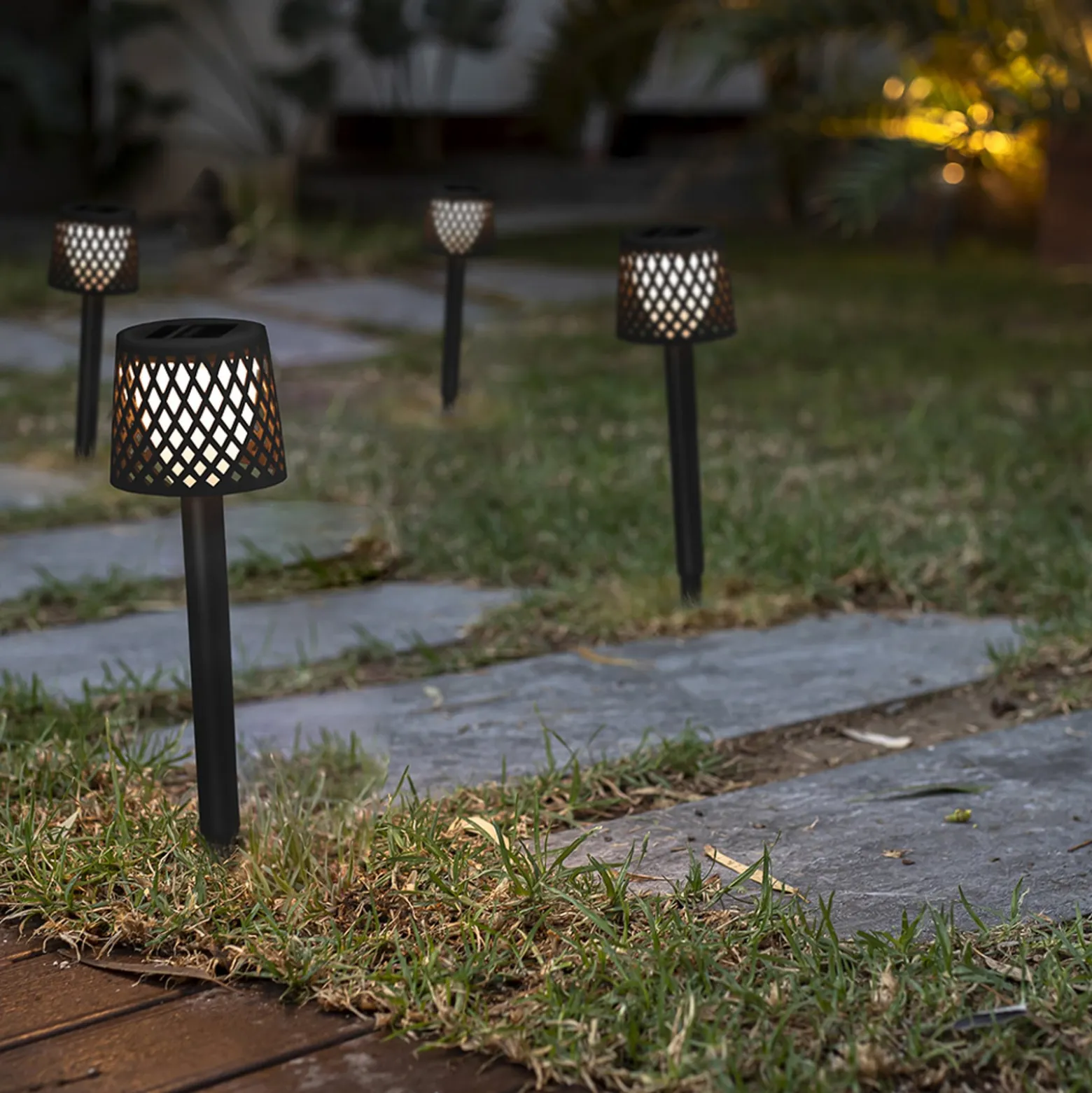 Newgarden LED-aurinkovalaisin Gretita, musta, maapiikki, 4 kpl