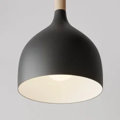 Noak riippuvalaisin, musta/luonnonpuuta, Ø 17 cm