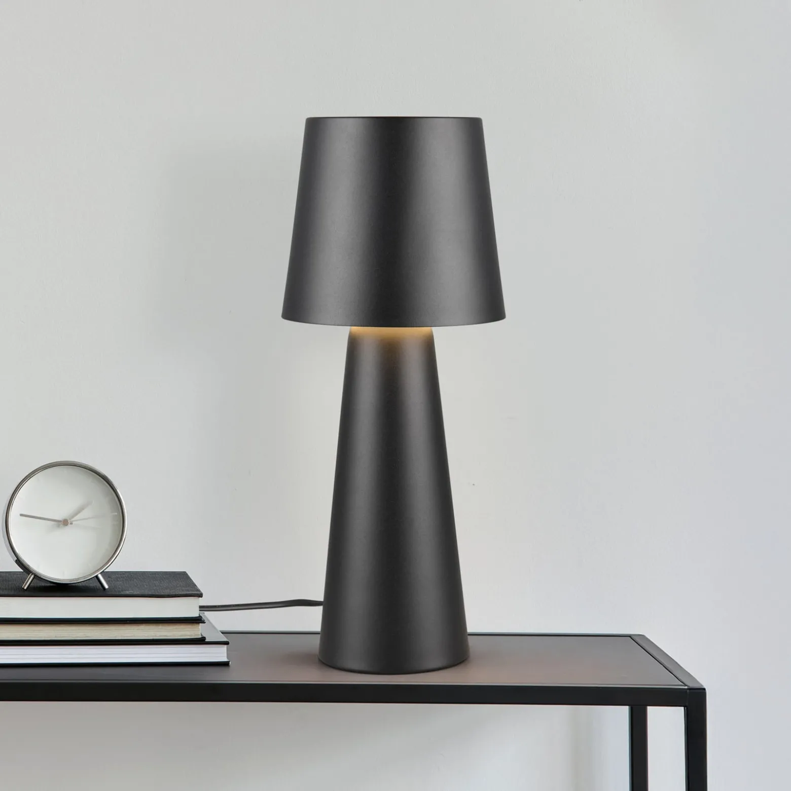 Nubialainen pöytävalaisin, musta, korkeus 40 cm, metallia, E27