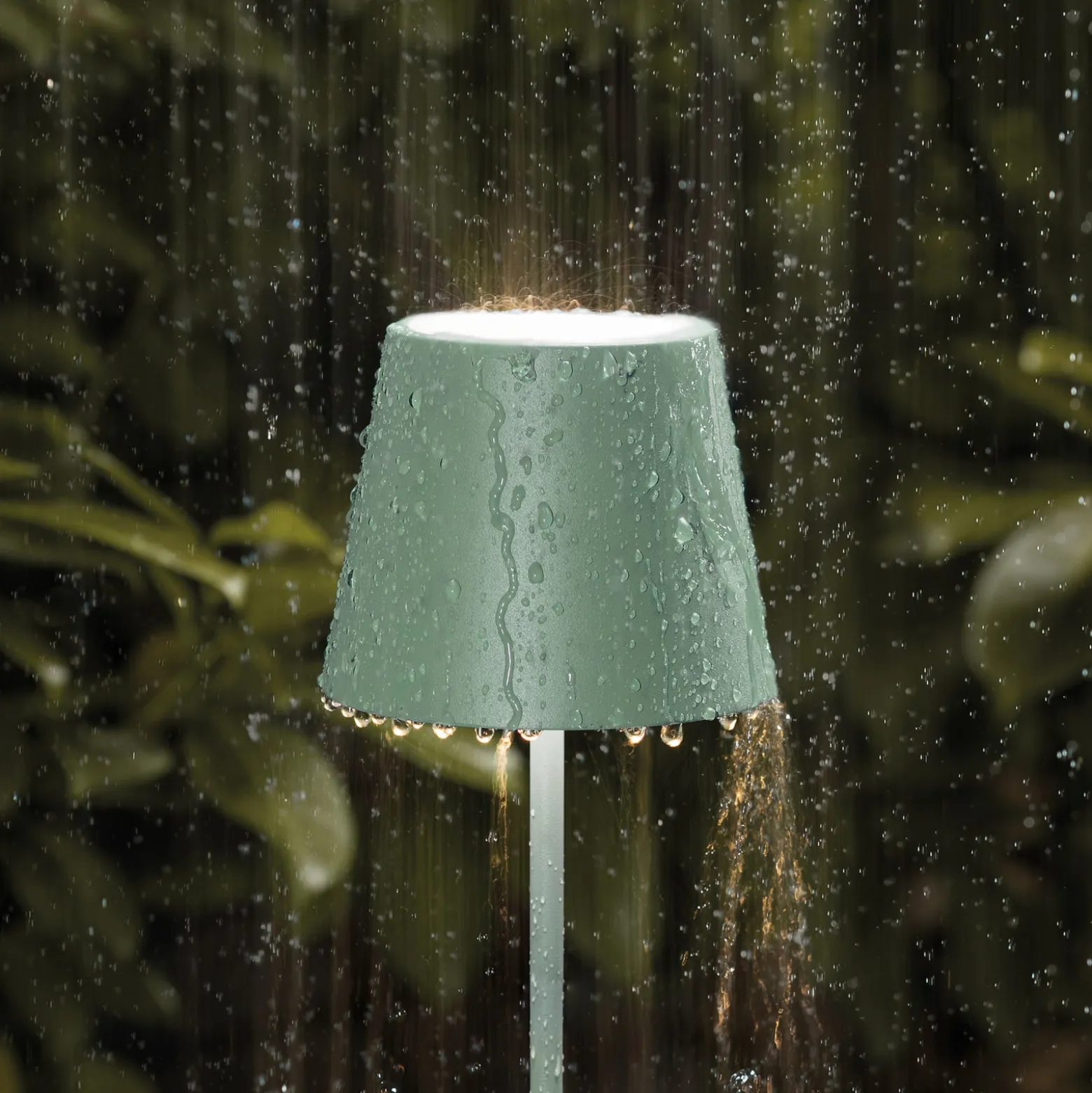 Nuindie LED-ladattava pöytävalaisin, USB-C, salvianvihreä, IP54,