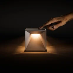 Nutalis LED ladattava pöytävalaisin, dune beige, IP54, himmennettävä
