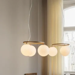 Nuura kattokruunu Miira 3 Circular, Ø 54 cm, messinki/opaalinen