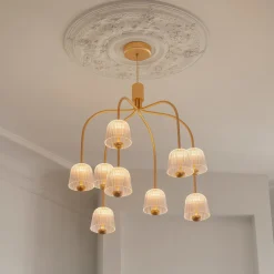 Nuura LED-kattokruunu Asteea 9, Ø 66 cm, messinkivärinen/kirkas