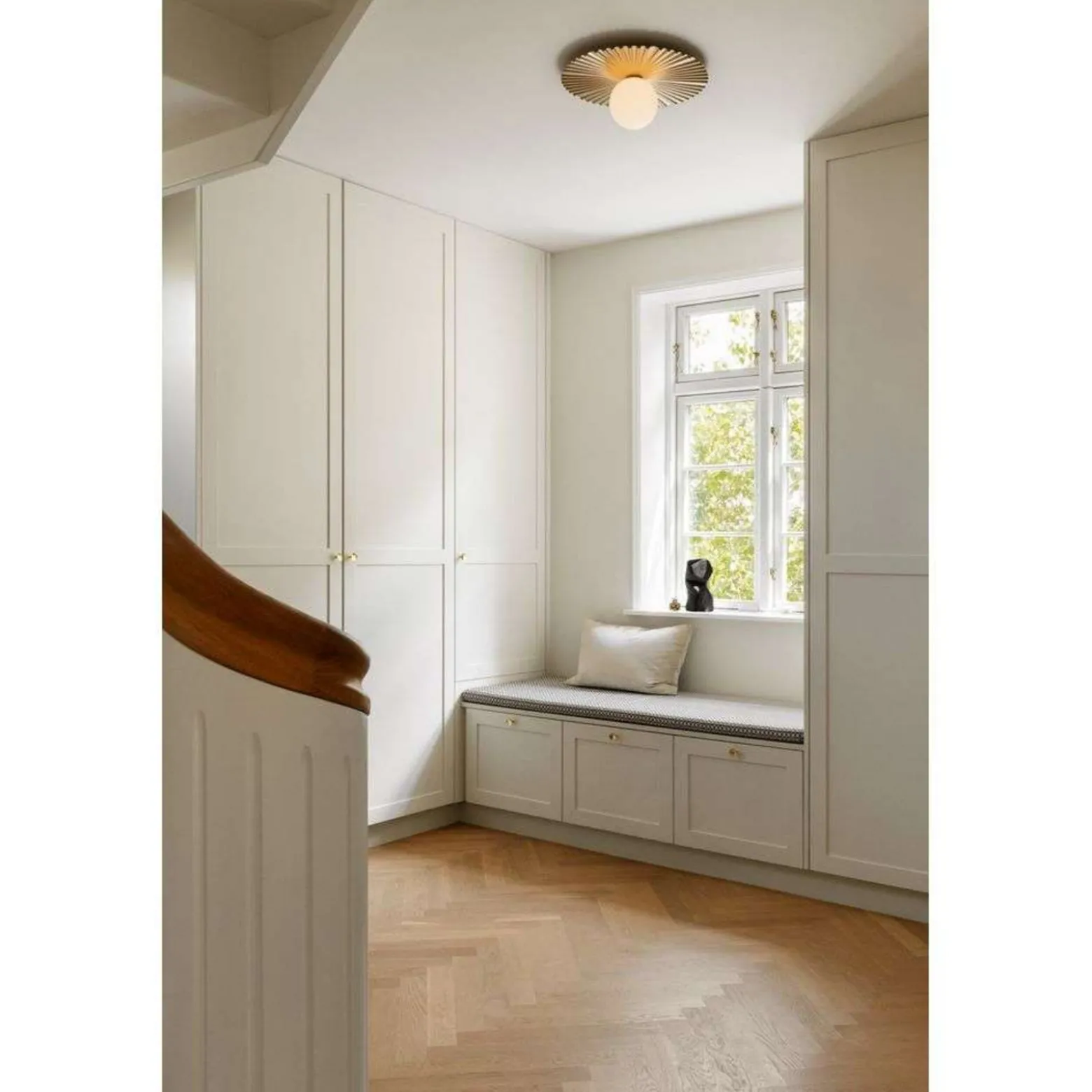 Nuura seinälamppu Liila Muuse, Ø 42 cm, IP44, kulta/opaalinen