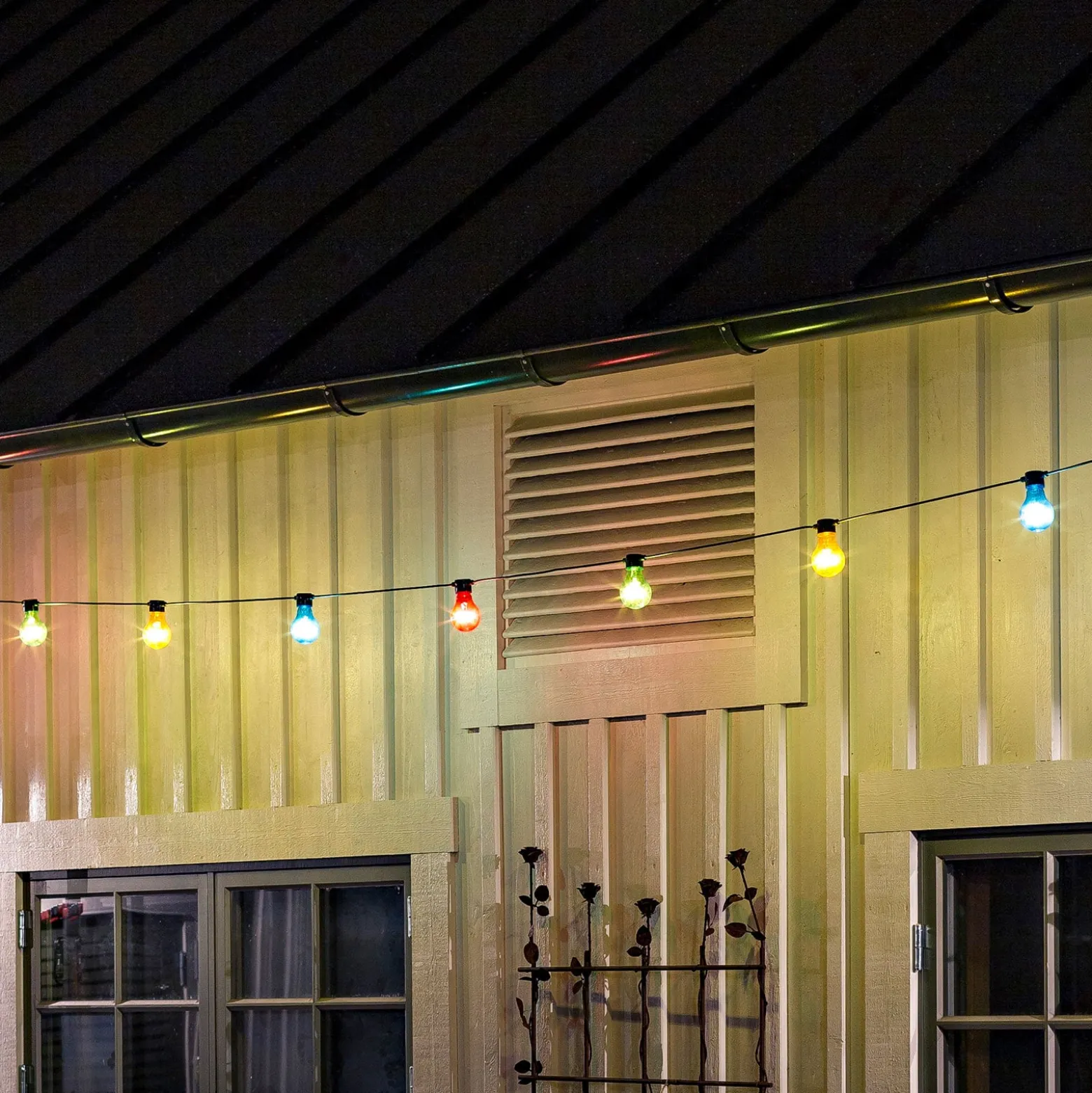Olutpuutarhan keijuvalot 10 värikästä LED-lamppua
