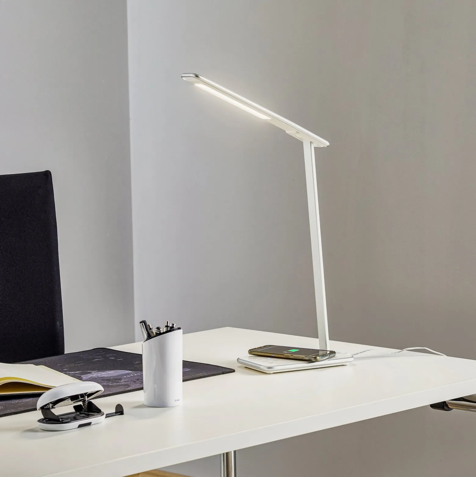 Orbit-LED-työpöytälamppu, induktio, hopea