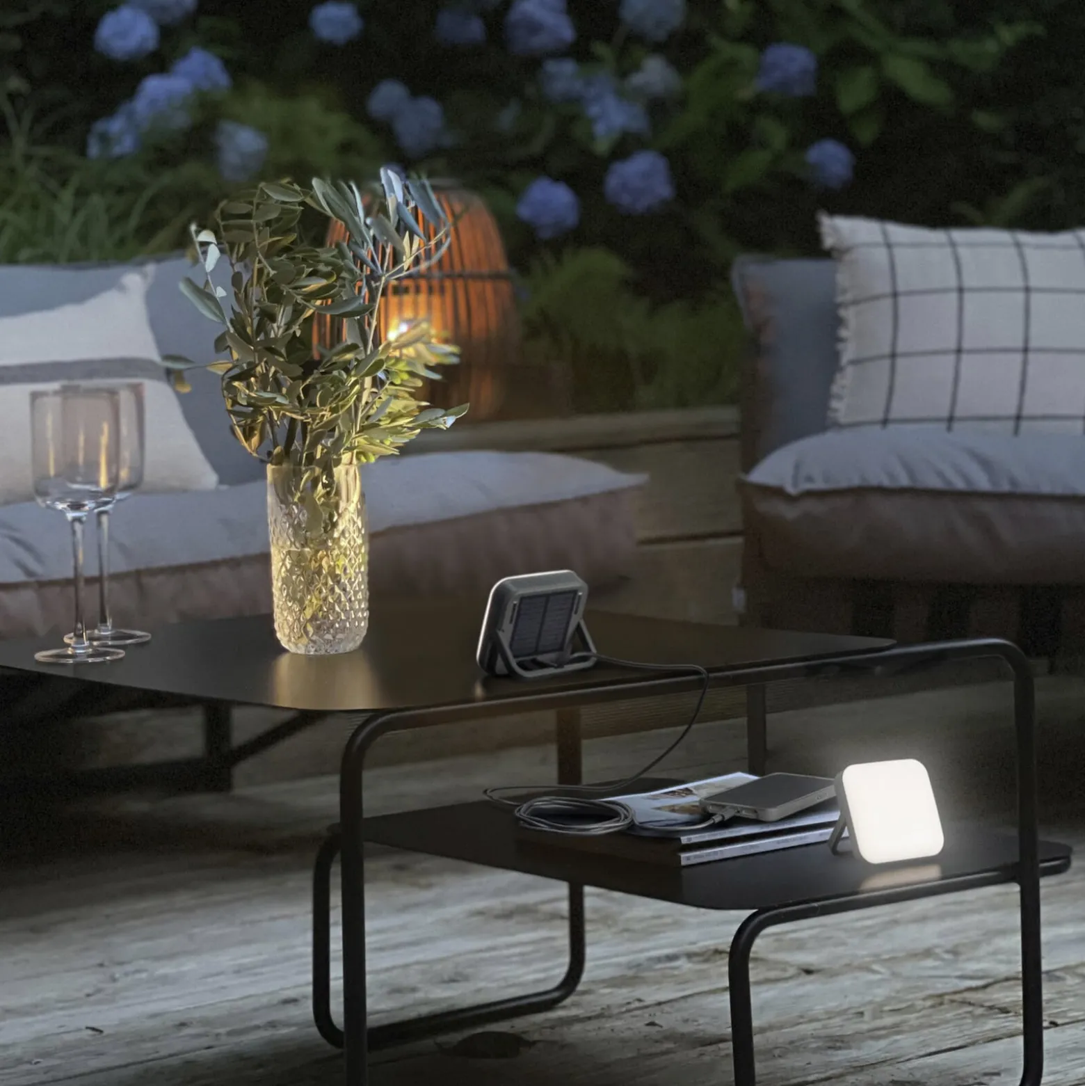 OSRAM LED-akku ulkovalaisin NIGHTLUX SOLAR harmaa himmennettävä USB-portti