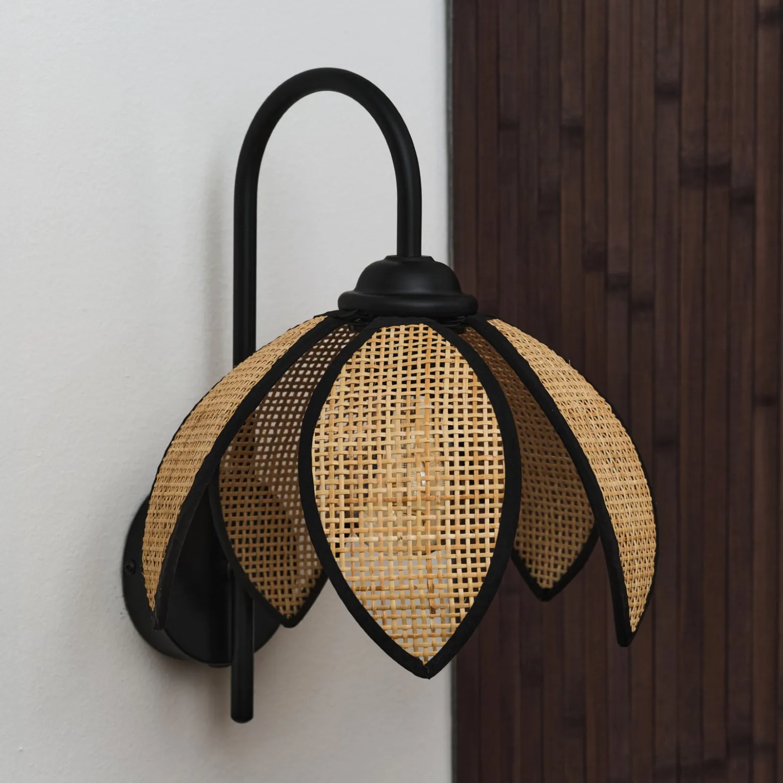 OSRAM seinävalaisin Decor Rattan Lotus, beige/musta, E27
